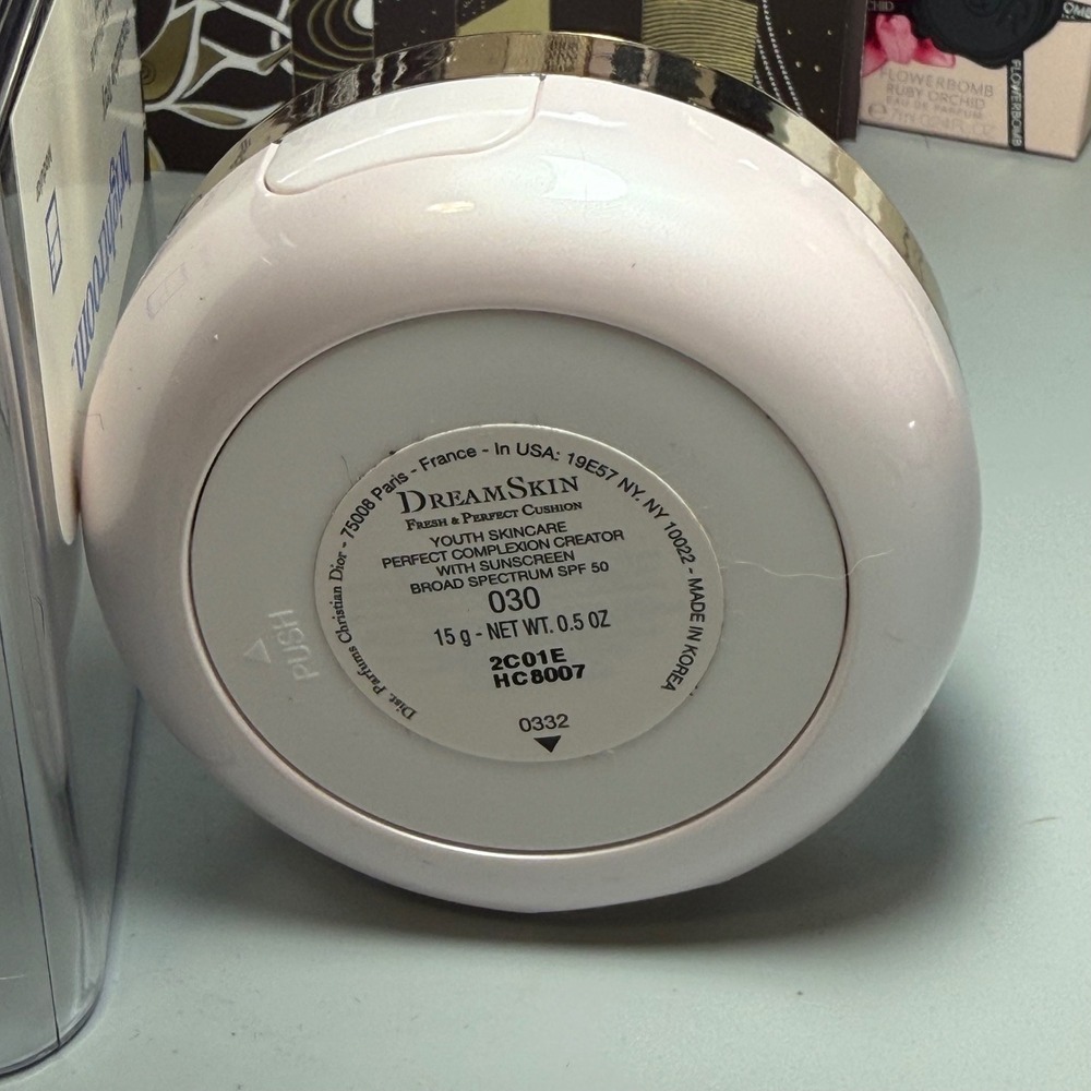Dior • Capture Dreamskin • Fresh & Perfect Cushion Foundation • Shade 030 • New - Picture 2 of 4